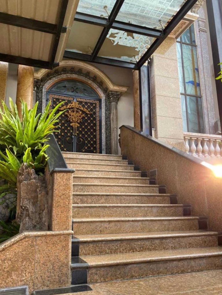 beli rumah full furnished klasik kenjeran surabaya