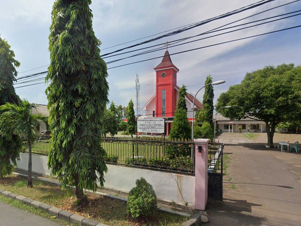 dekat gereja